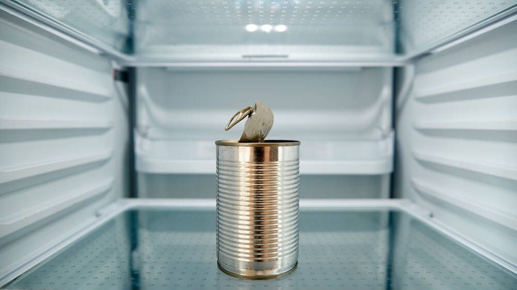 Eine angebrochene Konservendose bewahrt man so besser nicht im Kühlschrank auf.
