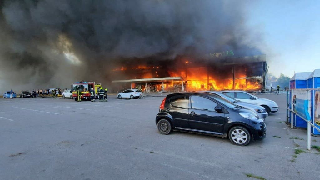 Krementschuk: Einkaufszentrum in Flammen