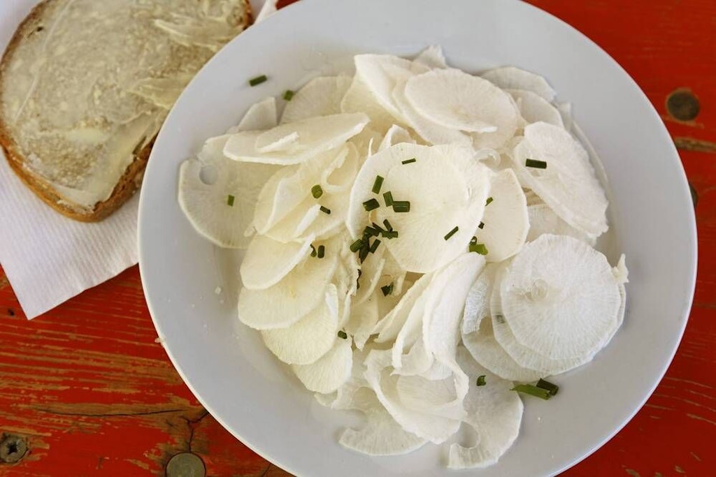 Der Fettverbrenner-Salat mit Rettich ist total lecker und gut für die Figur..