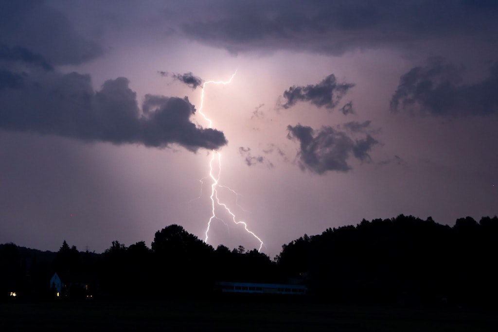 Auch in den kommenden Tagen drohen weiter Unwetter mit Hitze und Blitzen, meint Wetter-Experte Dominik Jung.
