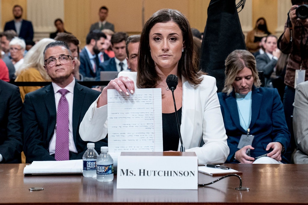 Cassidy Hutchinson sagt vor dem Untersuchungsausschuss des Repräsentantenhauses aus.