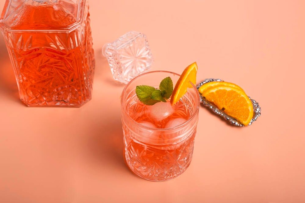 Schmeckt super lecker und ist ein tolles Mitbringsel zur Sommerparty: selbst gemachter Melonen-Likör.