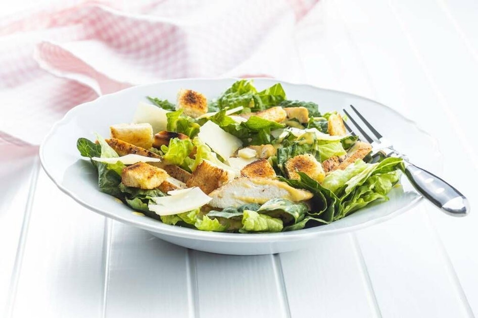 Wie Viel Kalorien Hat Ein Caesar Salat Mit Hähnchenbrust Besser als das Original: Dieses Rezept für Caesar Salad hat weniger