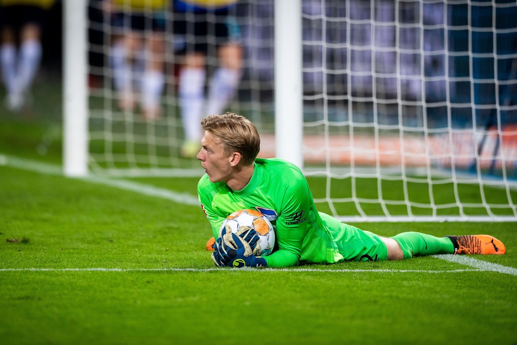 Der dänische Torwart Oliver Christensen machte bisher nur zwei Hertha-Spiele. Aber die hatten es in sich. Es waren die Relegationspartien gegen den Hamburger SV.