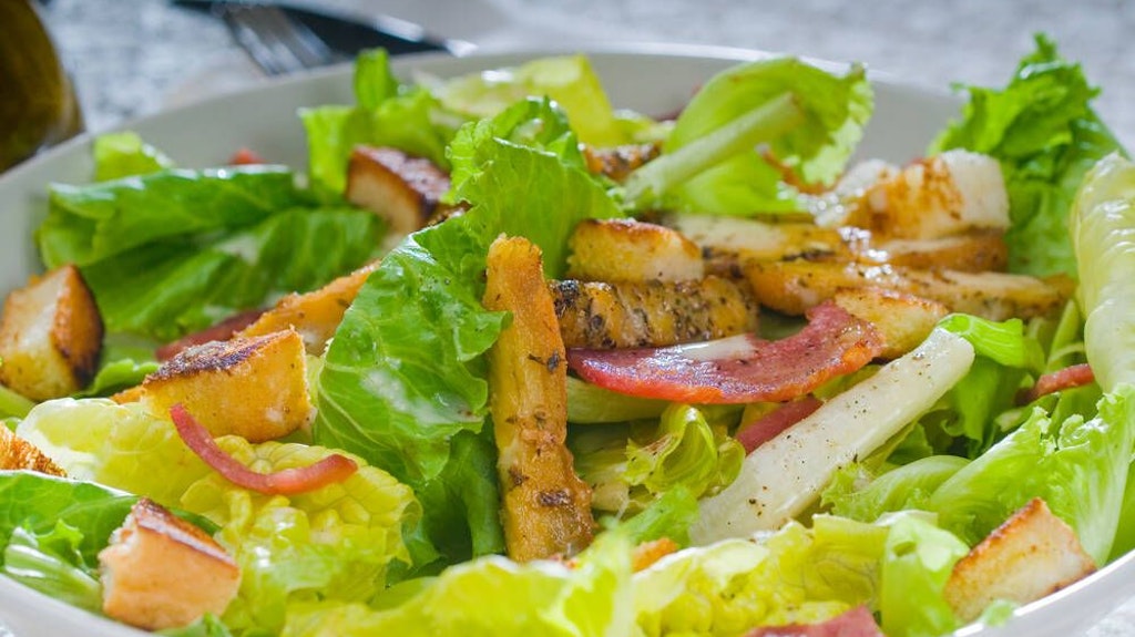 Der Caesar Salad ist ein echter Klassiker unter den Salaten.