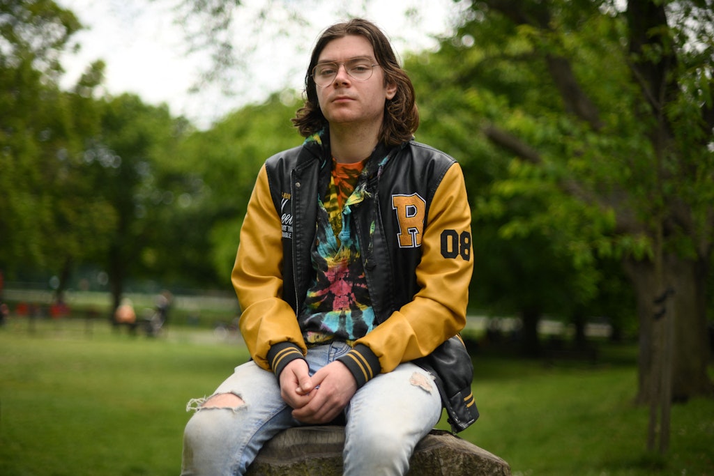 „Wir wollen das hier nicht tun“, sagte einer der beiden, Louis McKechnie (21), in einem am Donnerstag von der Aktivistengruppe Just Stop Oil verbreiteten Video zu der Aktion in der Kunstgalerie.
