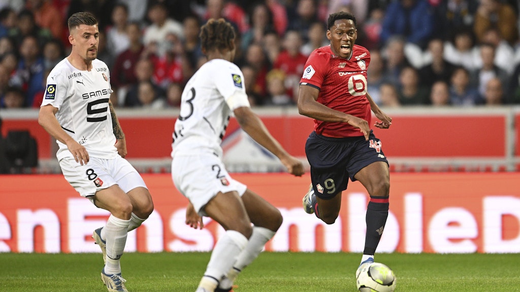 Jonathan David (22) vom OSC Lille soll beim FC Bayern als Nachfolger für den vom FC Barcelona umworbenen Robert Lewandowski im Gespräch sein.