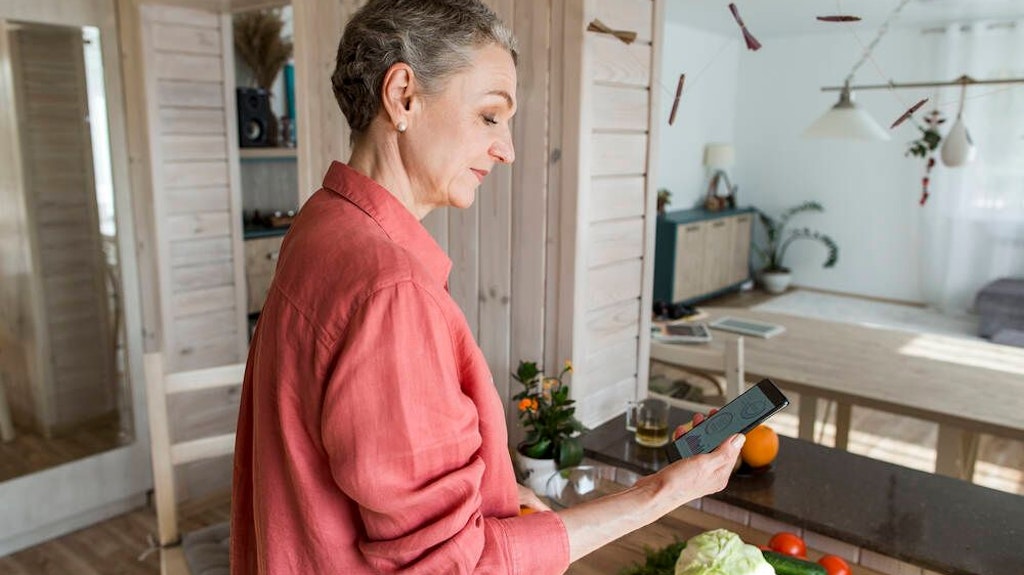 Beim Kochen sein Handy in die Hand zu nehmen, ist nicht gerade hygienisch.