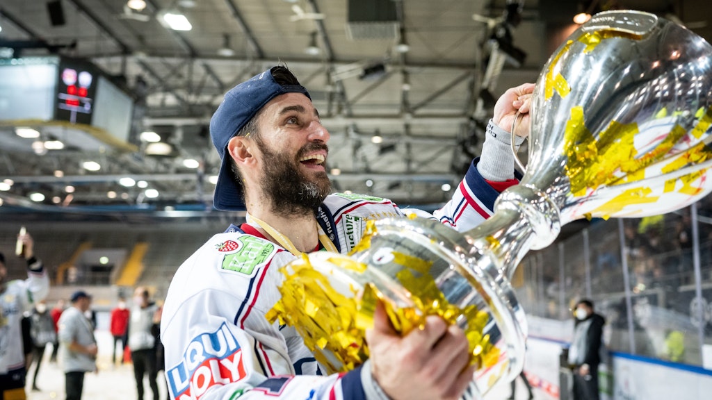 Dänen-Legende Frans Nielsen verabschiedete sich mit dem Meister-Titel von den Eisbären-Fans.