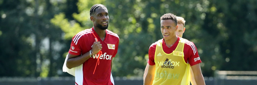 <b>Jordan Siebatcheu und Jamie Leweling (r.) schufteten nicht nur für ihr Debüt beim 1. FC Union, sondern packten im Training auch mit an. </b>