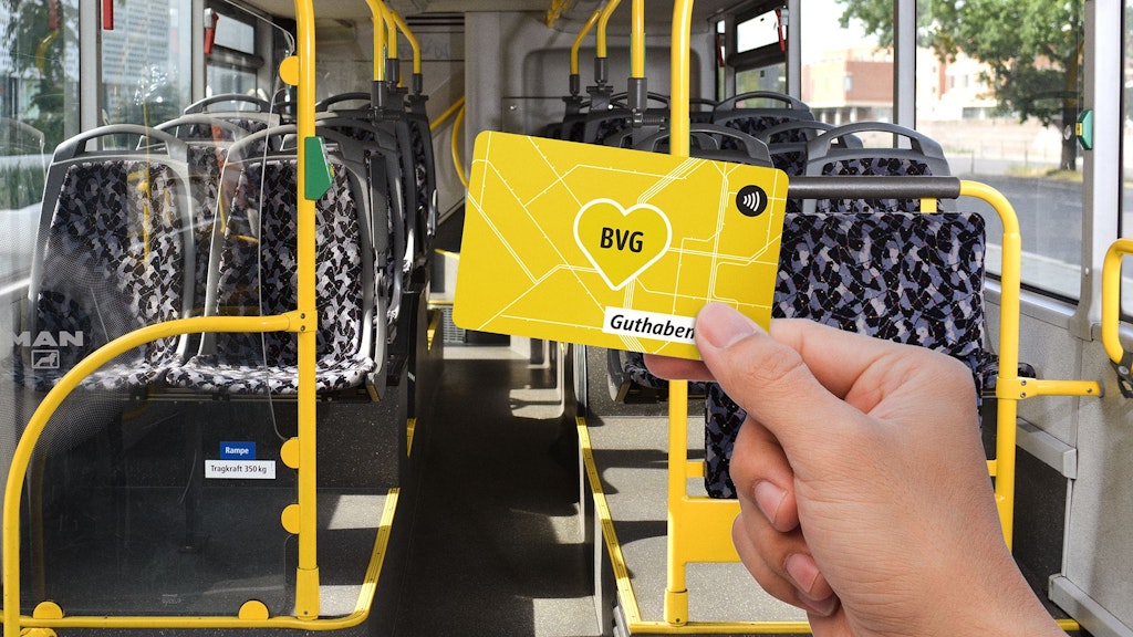 Die BVG-Guthabenkarte, auf denen man Geldbeträge hochladen und damit bezahlen kann.