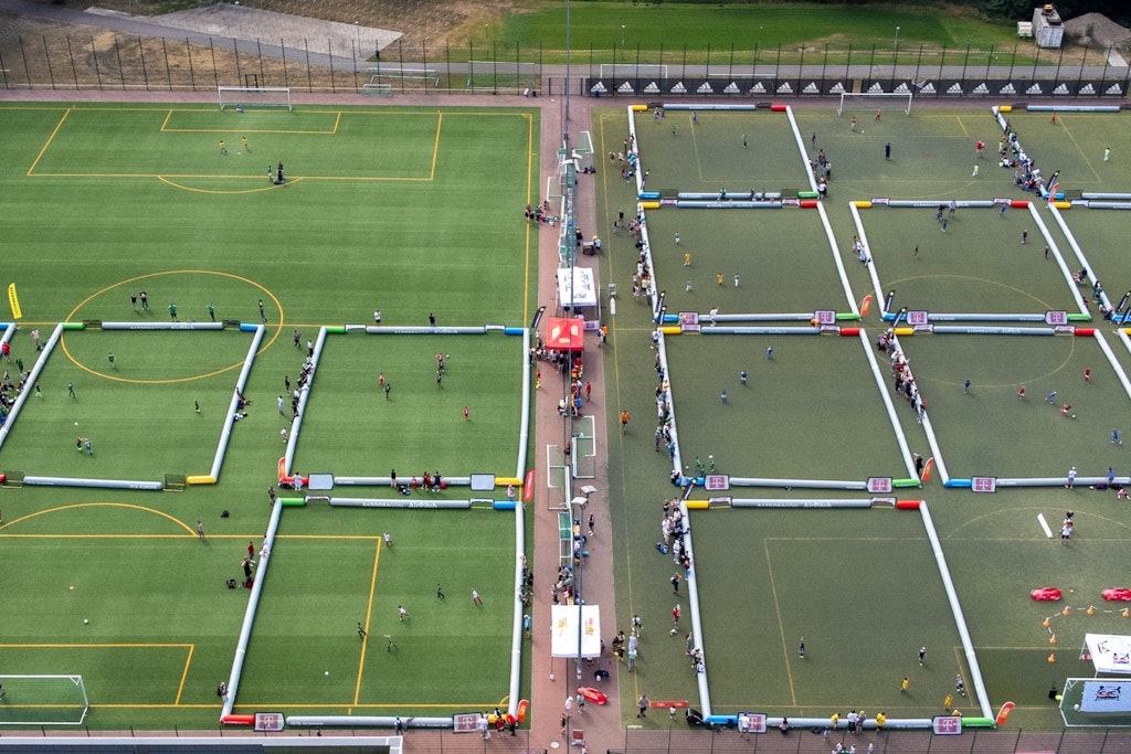 Blick von oben auf den Weltrekordversuch beim 1. FC Union.
