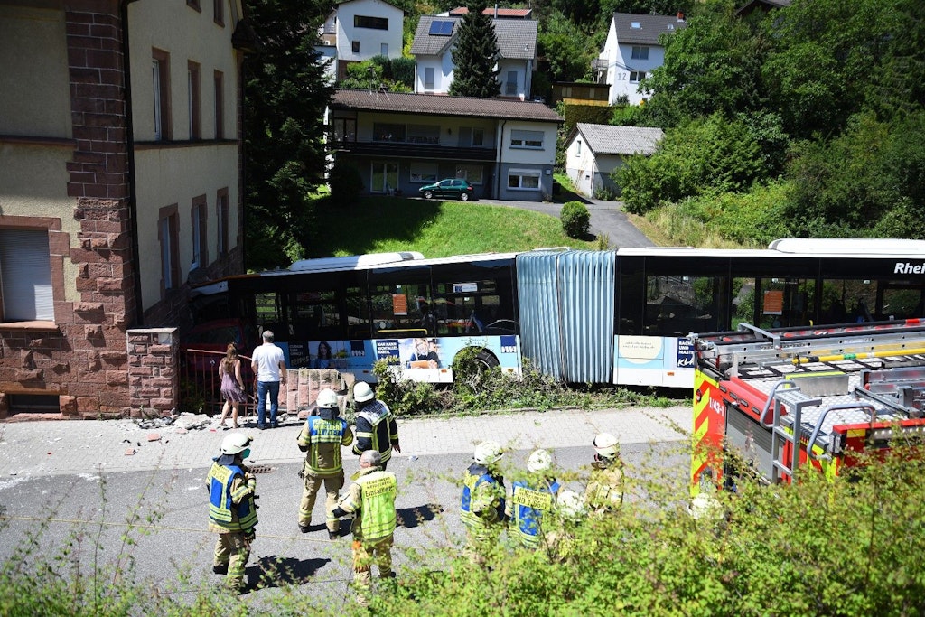 Heidelberg: Einsatzkräfte an der Unfallstelle.