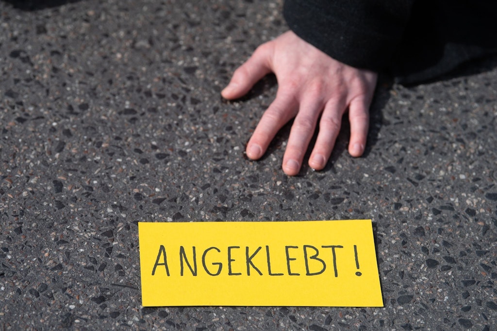 Mit solchen drastischen Protestformen machten Klimaaktivisten in der Vergangenheit auf sich aufmerksam.