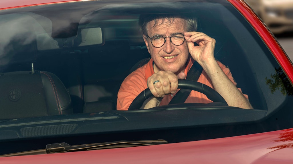 Sie fahren seit vielen Jahren regelmäßig Auto, aber kennen Sie auch alle Regeln? Würden Sie die Theorie-Prüfung für den Führerschein heute noch einmal bestehen?