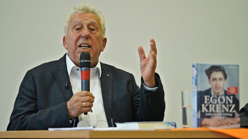 Egon Krenz stellt sein Buch vor und referiert wie gewohnt über die DDR.