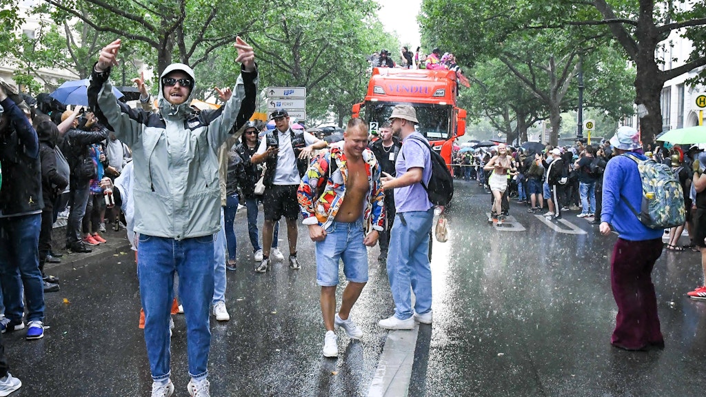 Auch den Regen hat einen ganz eigenen Rhythmus. Rave the Planet heißt: Tanzen bei jedem Wetter.