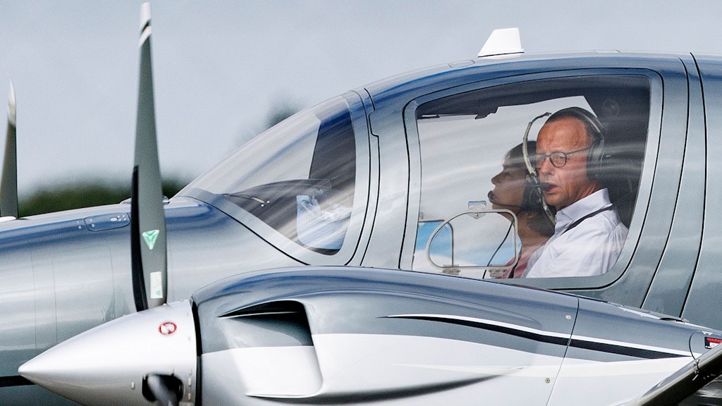 CDU-Chef Friedrich Merz und seine Frau Charlotte waren mit ihrem Privatflieger zur Hochzeit von Bundesfinanzminister Christian Lindner (FDP) nach Sylt gekommen.