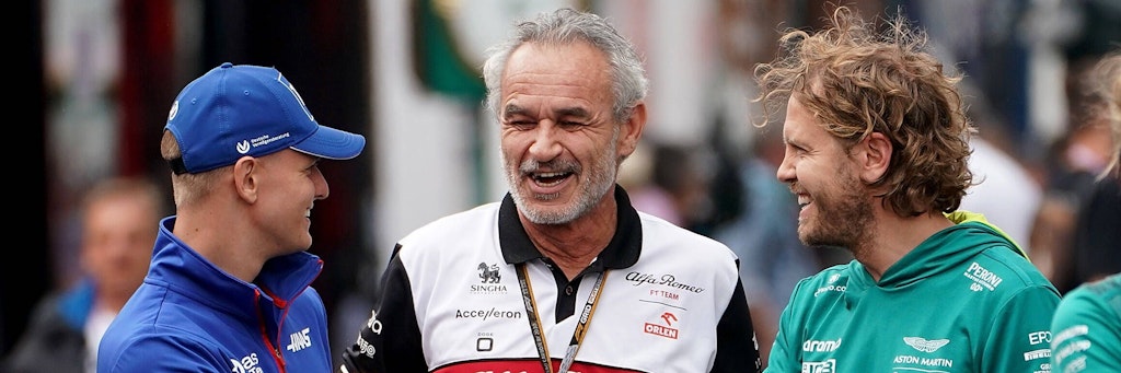 Haas-Pilot Mick Schumacher (l.) fährt derzeit in der Formel 1 deutlich schneller als Sebastian Vettel im Aston Martin.