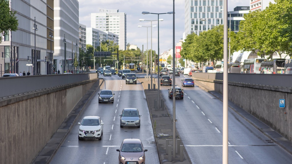 Der Tunnel zwischen Otto-Braun-Straße und Grunerstraße am Alex wird ab Montag in einer Richtung voll gesperrt.