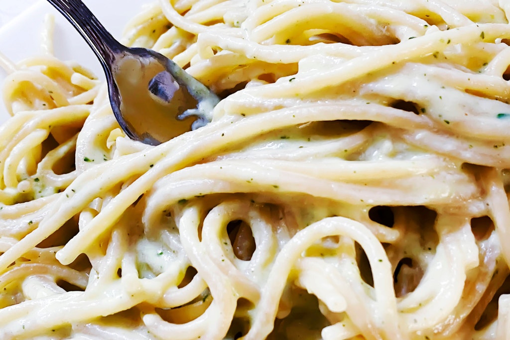 With zucchini, tomato and cream cheese sauce, the spaghetti is so creamy.