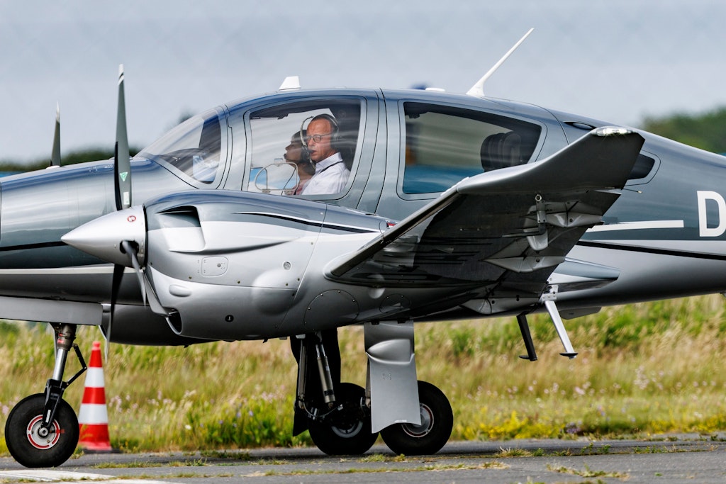 Friedrich Merz flog sich und seine Frau Charlotte im Privatjet nach Sylt zur Hochzeit von Christian Lindner.