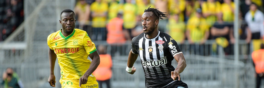 Souleyman Doumbia (25) von SCO Angers (r.) könnte beim 1. FC Union Dampf über die linke Seite machen.