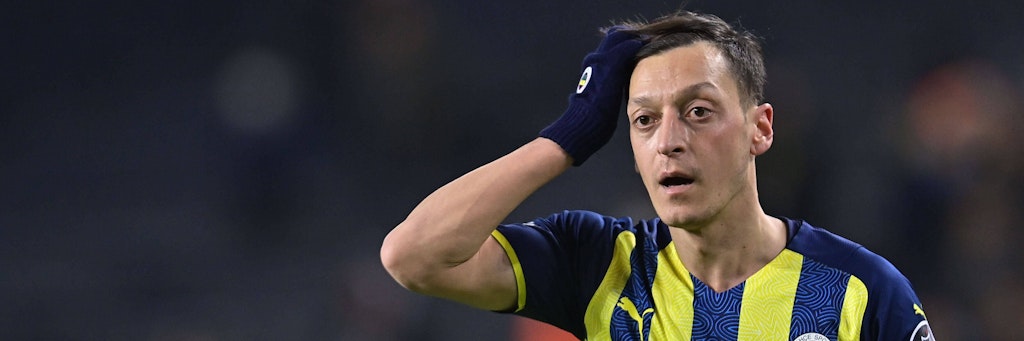Mesut Özil (33) soll seinen Vertrag bei Fenerbahce aufgelöst haben und vor einem Wechsel zu Basaksehir stehen, dem Klub von Türkei-Präsident Recep Tayyip Erdogan.