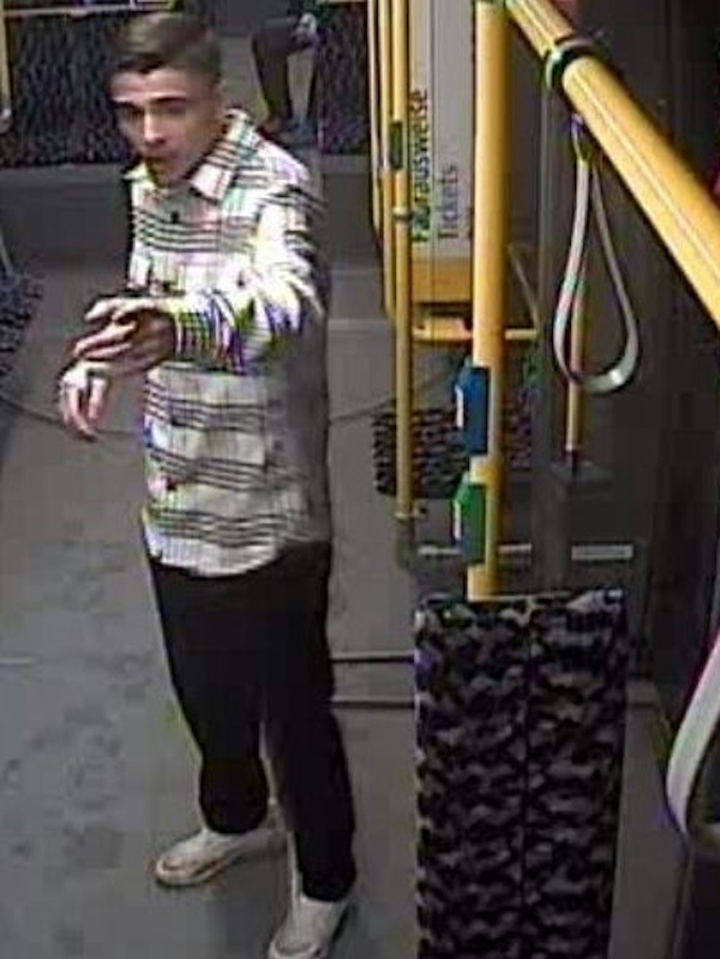 Auch dieser Mann wird gesucht.