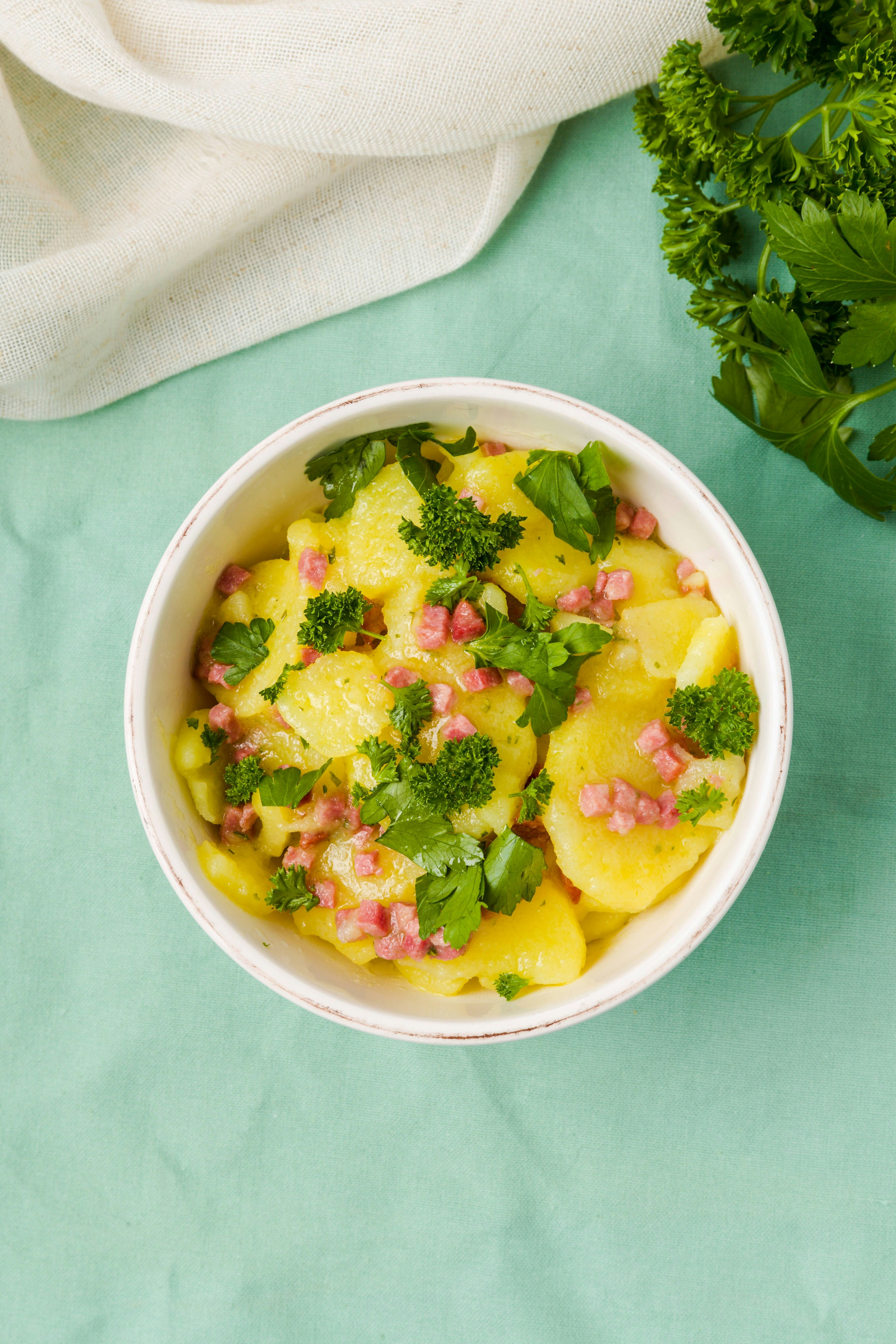 Geniales Rezept für lauwarmen Kartoffelsalat mit Speck: Schmeckt wie ...