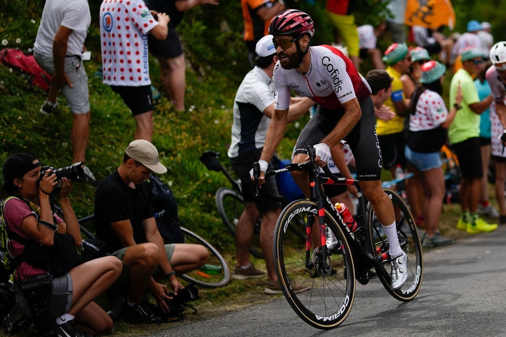 Simon Geschke ist auf dem Weg nach Chatel les Portes du Soleil wild entschlossen, ins Bergtrikot zu fahren, und wird für seinen Einsatz belohnt.