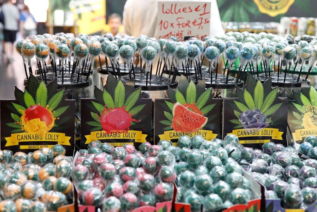 Auf der Hanfmesse Mary Jane Berlin werden auch Cannabis-Lutscher verkauft.