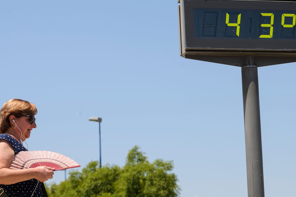 Eine Temperaturanzeige in Südspanien: Derartige Extremwerte könnten uns nun auch in Deutschland erreichen.