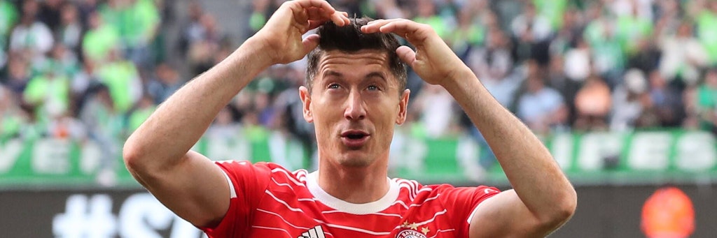 Wäre gern beim FC Barcelona, ist aber wieder beim FC Bayern in die Vorbereitung eingestiegen: Stürmer Robert Lewandowski (33).