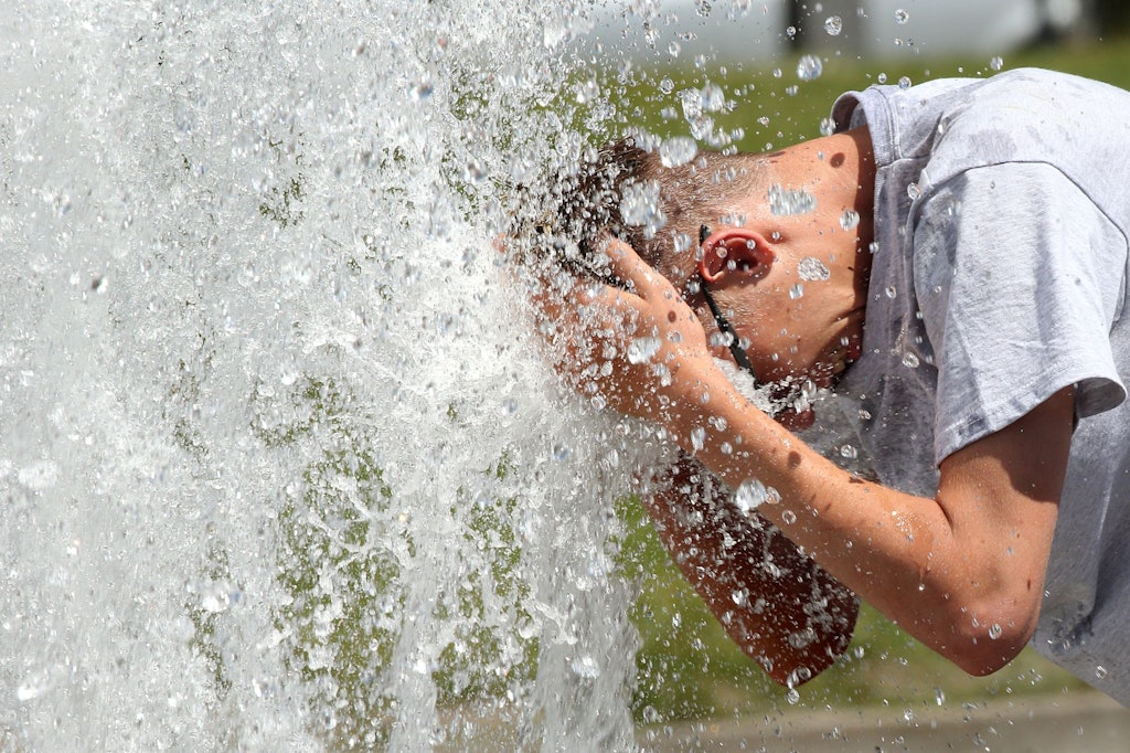 Bei Temperaturen um die 40 Grad Celsius muss man für Erfrischung sorgen. KURIER gibt Tipps gegen die Hitze.
