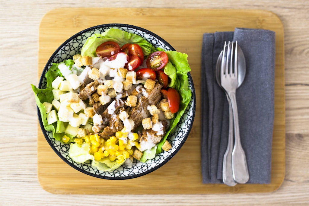 Köstlicher Pina-Colada-Salat ist das perfekte Rezept für heiße Sommerabende.