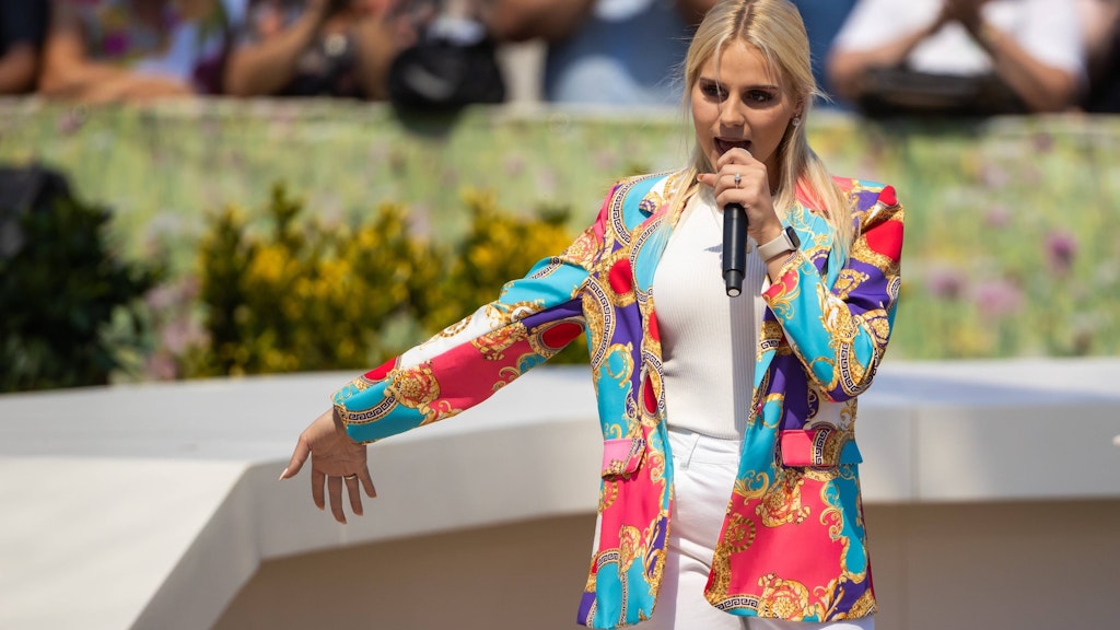 Estefania Wollny am 3. Juli im ZDF-Fernsehgarten. Eine Woche später war sie dann bei „Immer wieder sonntags“.