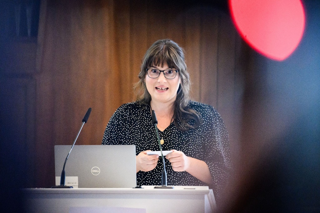 Angeblich gecancelt, dennoch am Podium der Humboldt-Uni: Die umstrittene Biologie-Doktorandin Marie-Luise Vollbrecht.