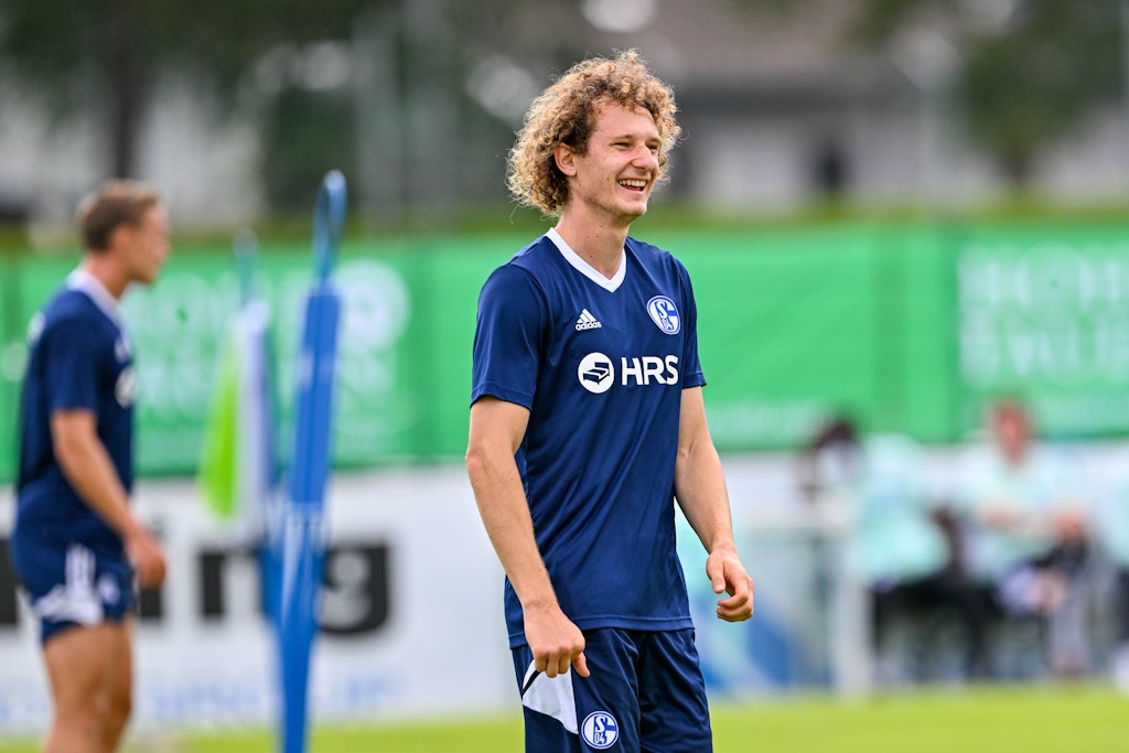 Alex Kral trägt seit Donnerstag das Trikot von Schalke 04 und präsentierte sich gut gelaunt im Trainingslager der Knappen im österreichischen Mittersill.
