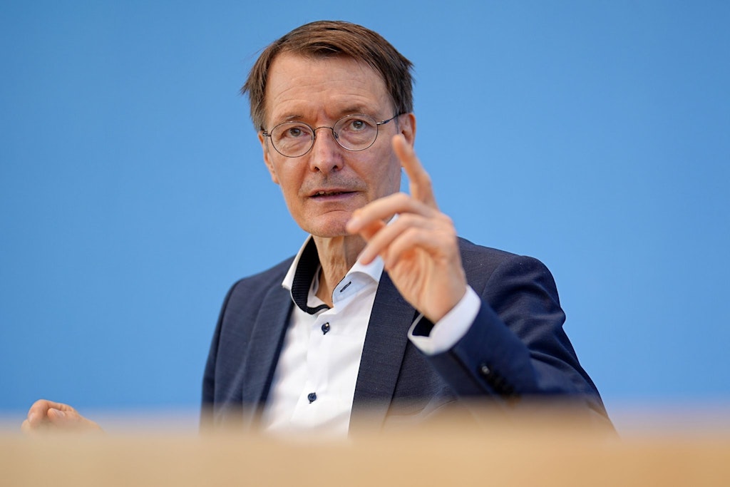 Nur Geimpfte können den Sommer wirklich ohne Angst vor einer Corona-Erkrankung genießen, meint SPD-Gesundheitsminister Karl Lauterbach.