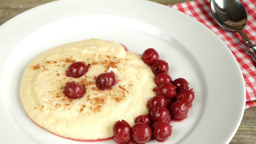 Wer ein leckeres Rezept zum Sparen sucht, kommt an Grießbrei nicht vorbei.