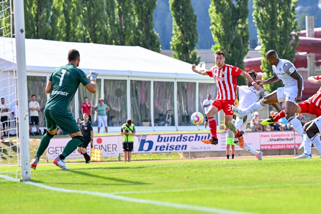 Robin Knoche trifft für den 1. FC Union zum 3:3-Endstand gegen Udinese Calcio.