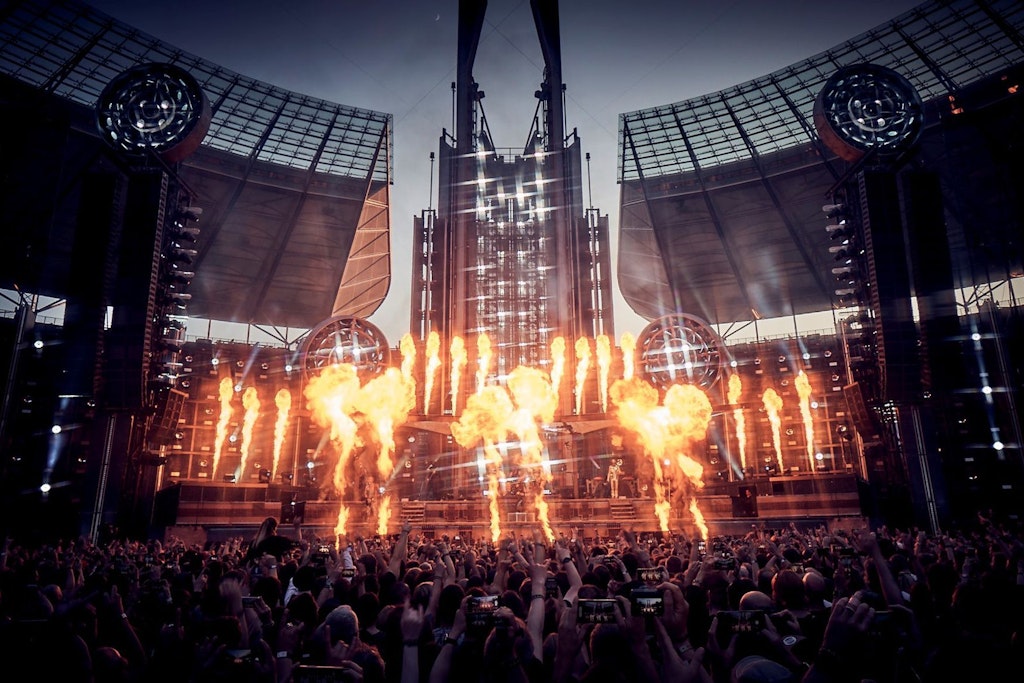 Rammstein setzte auch beim Konzert im Olympiastadion Berlin reichlich Pyrotechnik ein.