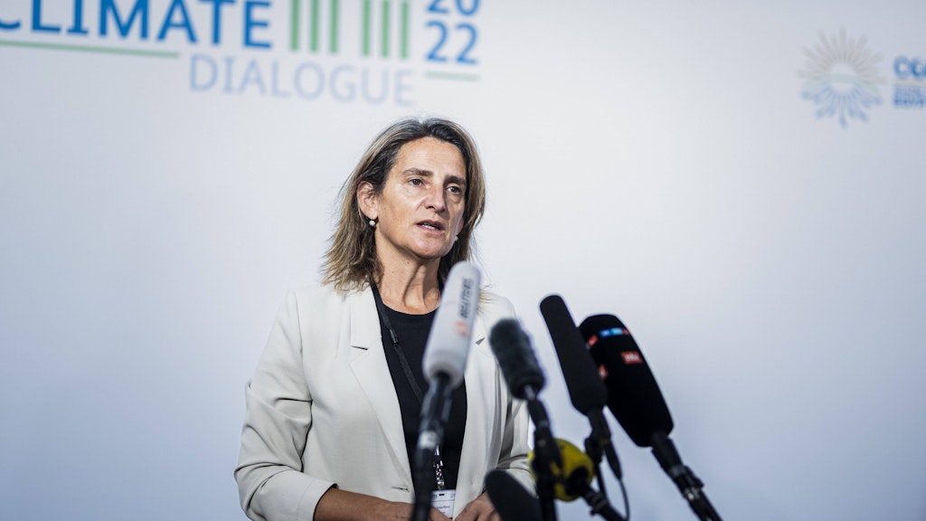 Verzweifelt: Die spanische Ministerin Teresa Ribera, deren Land in Flammen steht, nimmt an der Tagung im Auswärtigen Amt teil.