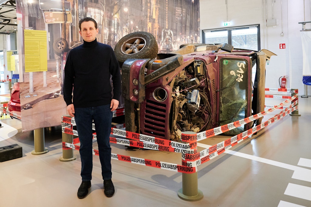 Die Sonderausstellung „Wahnsinn – Illegale Autorennen. Wie stoppen wir den Tempo-Rausch?“ im Deutschen Technikmuseum Berlin. Zu sehen ist auch der Jeep eines Berliners, der 2016 von Rasern zu Tode gefahren wurde.