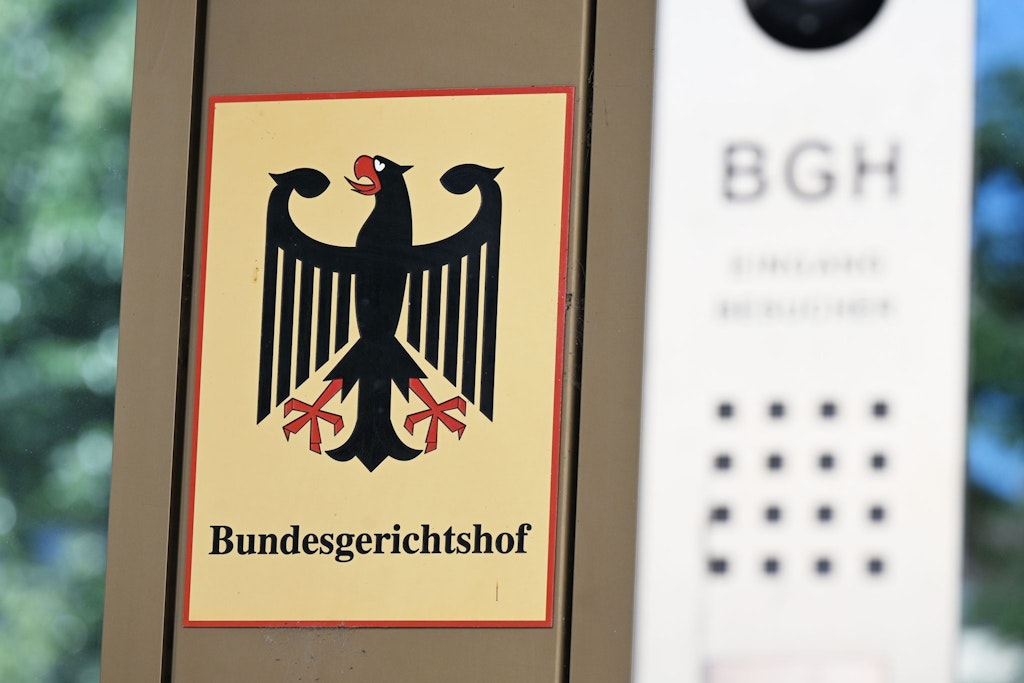 Ein Urteil gegen zwei linke Aktivisten, die Teilnehmer einer Querdenke-Demo angegriffen haben, ist vom Bundesgerichtshof bestätigt worden.