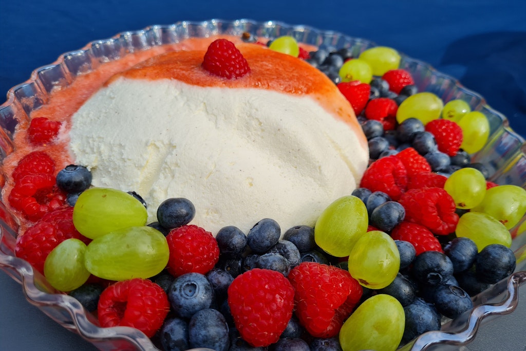 Die leckere Joghurtbombe ist das perfekte Sommer-Rezept für die Party oder zum Naschen zwischendurch.
