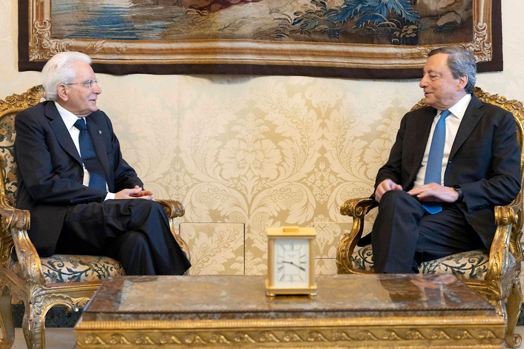 Ministerpräsident Mario Draghi (r.) bei Italiens Präsident Sergio Mattarella in dessen Dienstsitz, dem römischen Quirinalspalast.