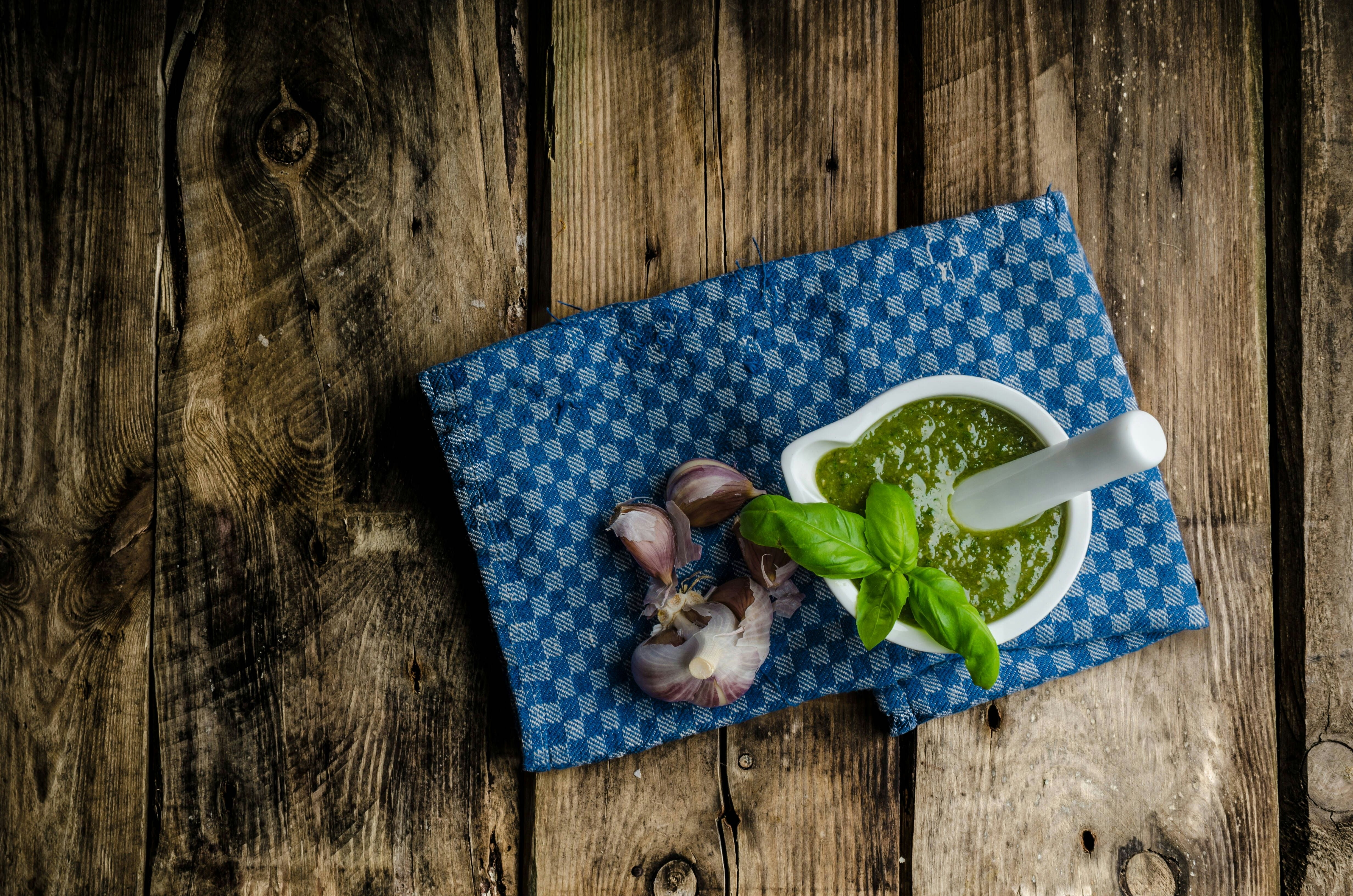 Blitz-Rezept! Probieren Sie dieses Basilikum-Pesto, Sie werden nie mehr ...