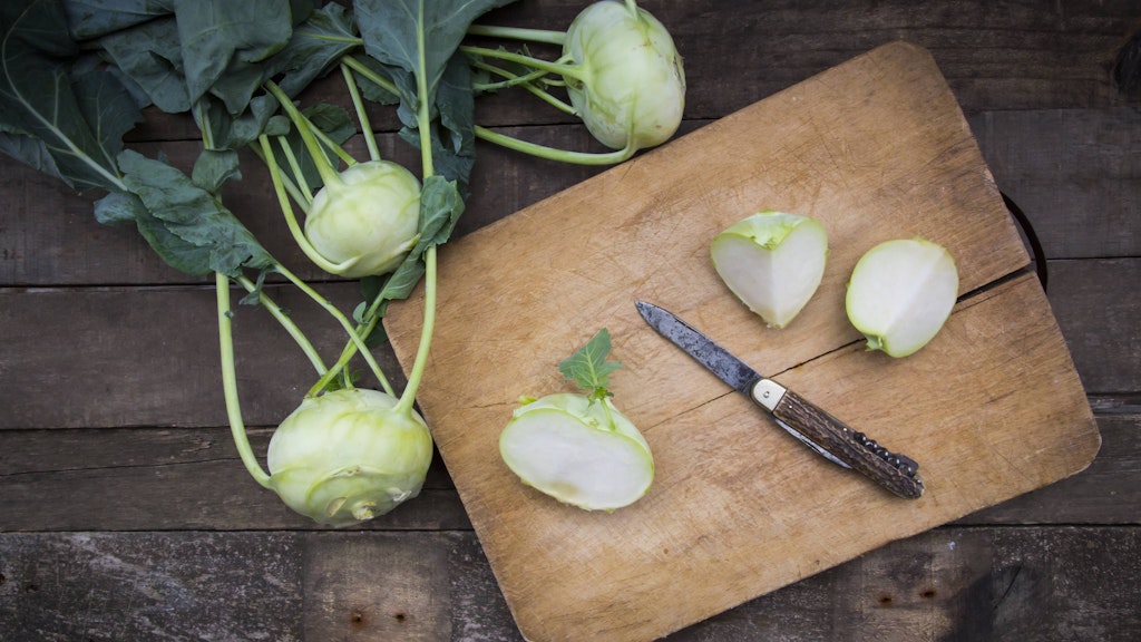 Kohlrabi ist als Rohkost genauso lecker, wie gekocht oder gebacken.